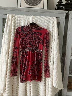 Sweet Pea by Stacy Frati Red and Black Long-Sleeve Floral Top